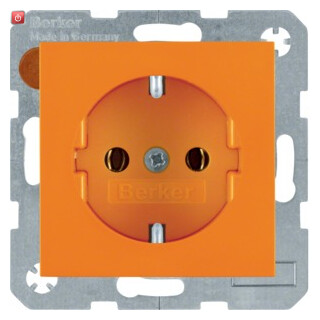 BER47438914 / Steckdose SCHUKO S.1/B.x orange glänzend / EAN 4011334277453